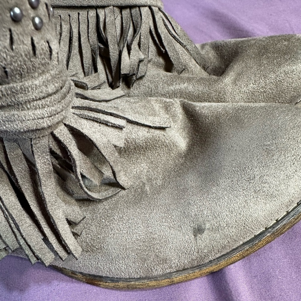 Size 8 women’s heeled booties - Picture 4 of 7